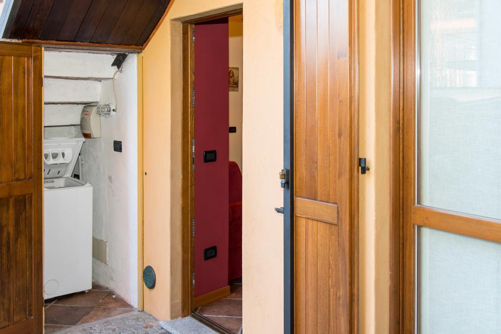 Casa Corte Alla Rocca อาโรนา ภายนอก รูปภาพ