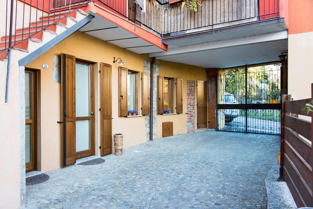 Casa Corte Alla Rocca อาโรนา ภายนอก รูปภาพ