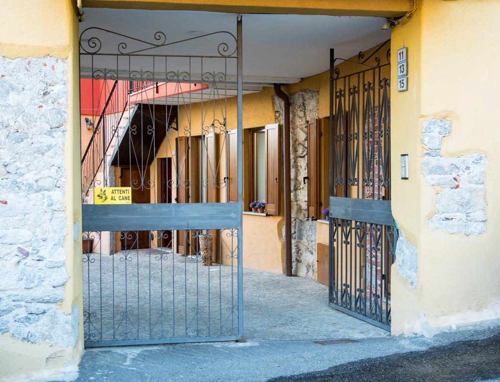 Casa Corte Alla Rocca อาโรนา ภายนอก รูปภาพ