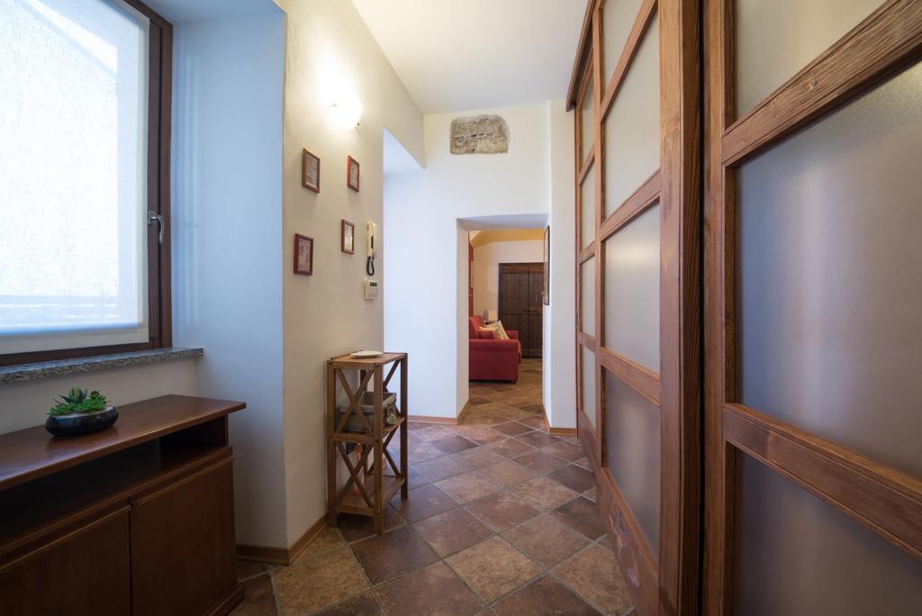 Casa Corte Alla Rocca อาโรนา ภายนอก รูปภาพ