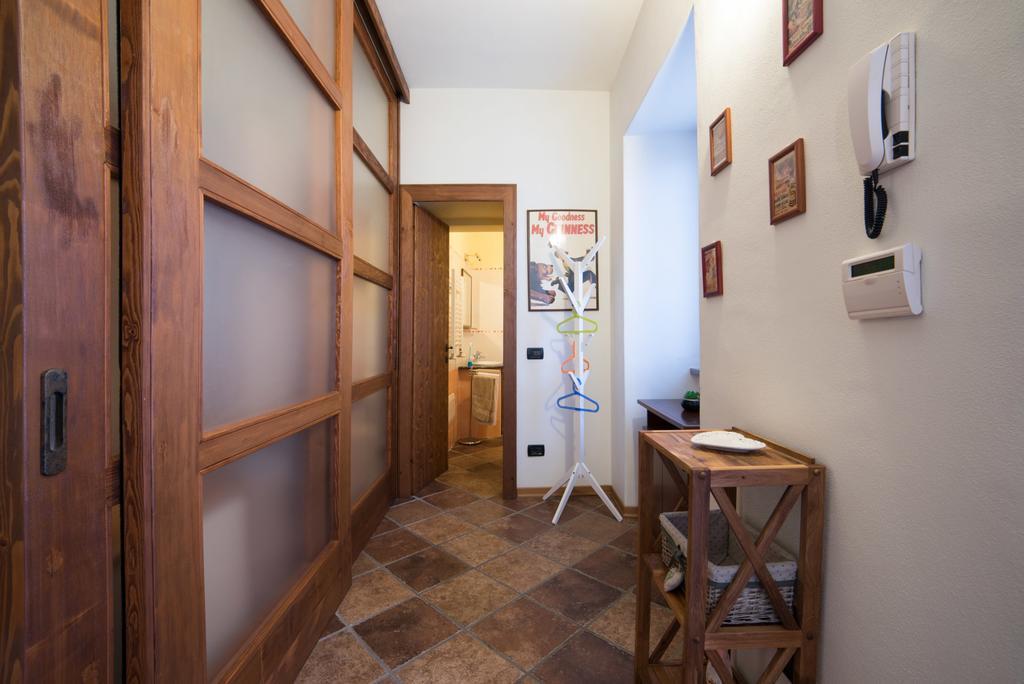 Casa Corte Alla Rocca อาโรนา ภายนอก รูปภาพ