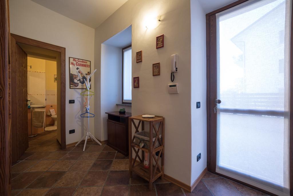 Casa Corte Alla Rocca อาโรนา ภายนอก รูปภาพ