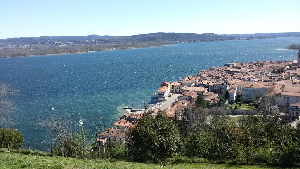Casa Corte Alla Rocca อาโรนา ภายนอก รูปภาพ