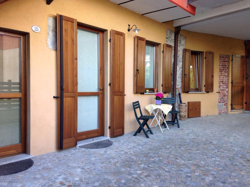 Casa Corte Alla Rocca อาโรนา ภายนอก รูปภาพ
