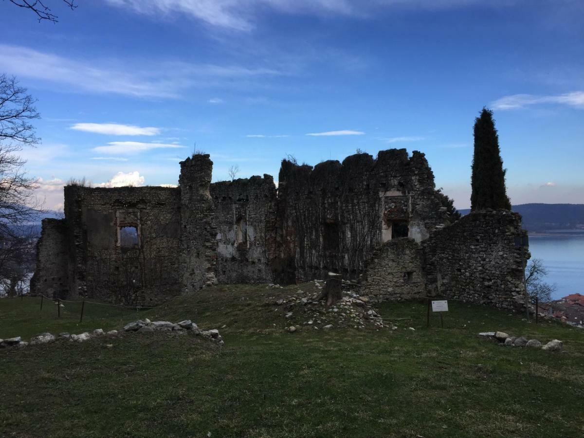 Casa Corte Alla Rocca อาโรนา ภายนอก รูปภาพ