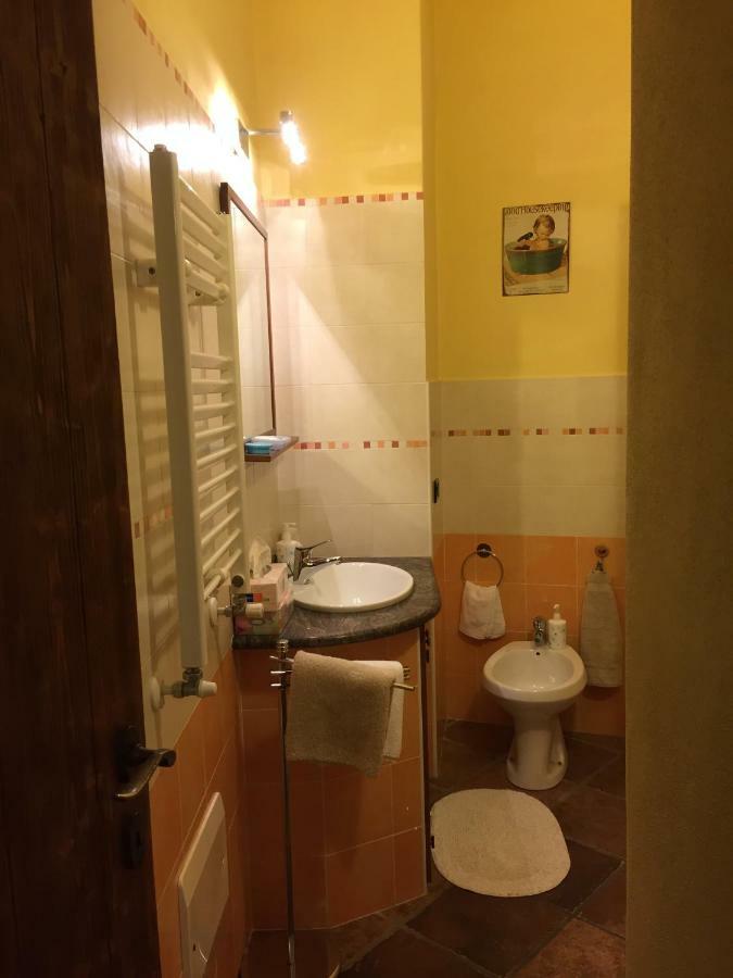 Casa Corte Alla Rocca อาโรนา ภายนอก รูปภาพ