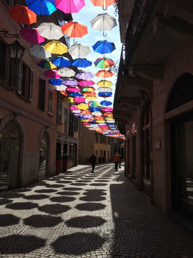 Casa Corte Alla Rocca อาโรนา ภายนอก รูปภาพ