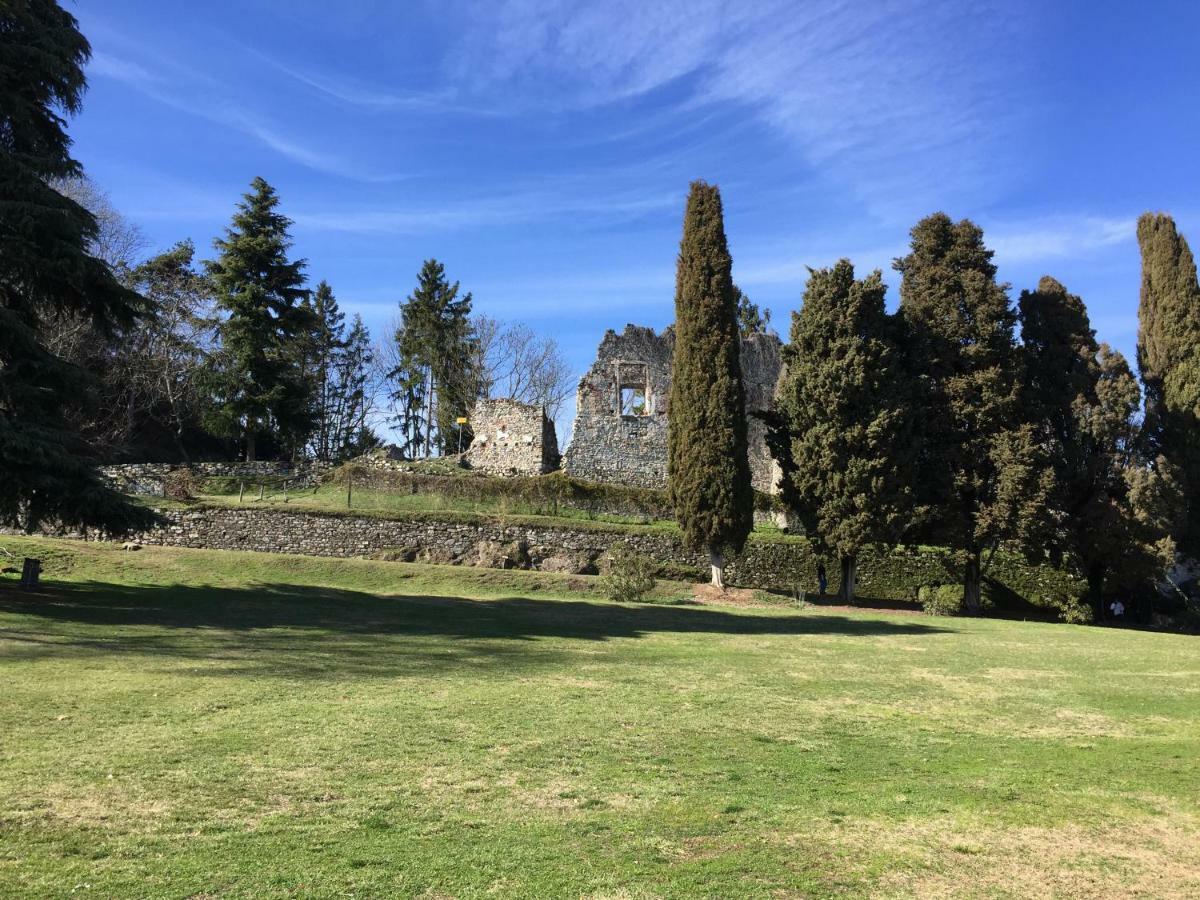 Casa Corte Alla Rocca อาโรนา ภายนอก รูปภาพ