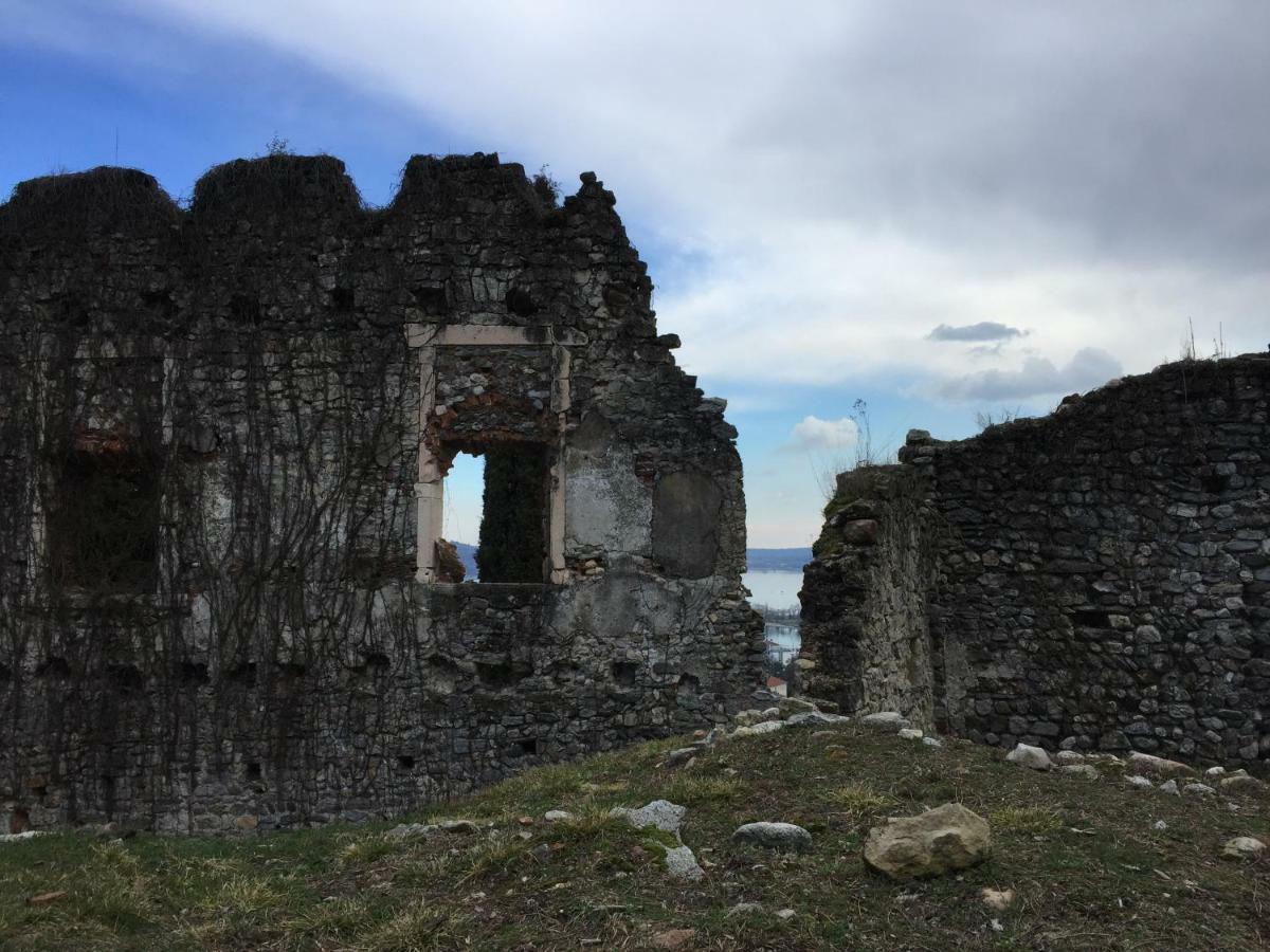 Casa Corte Alla Rocca อาโรนา ภายนอก รูปภาพ