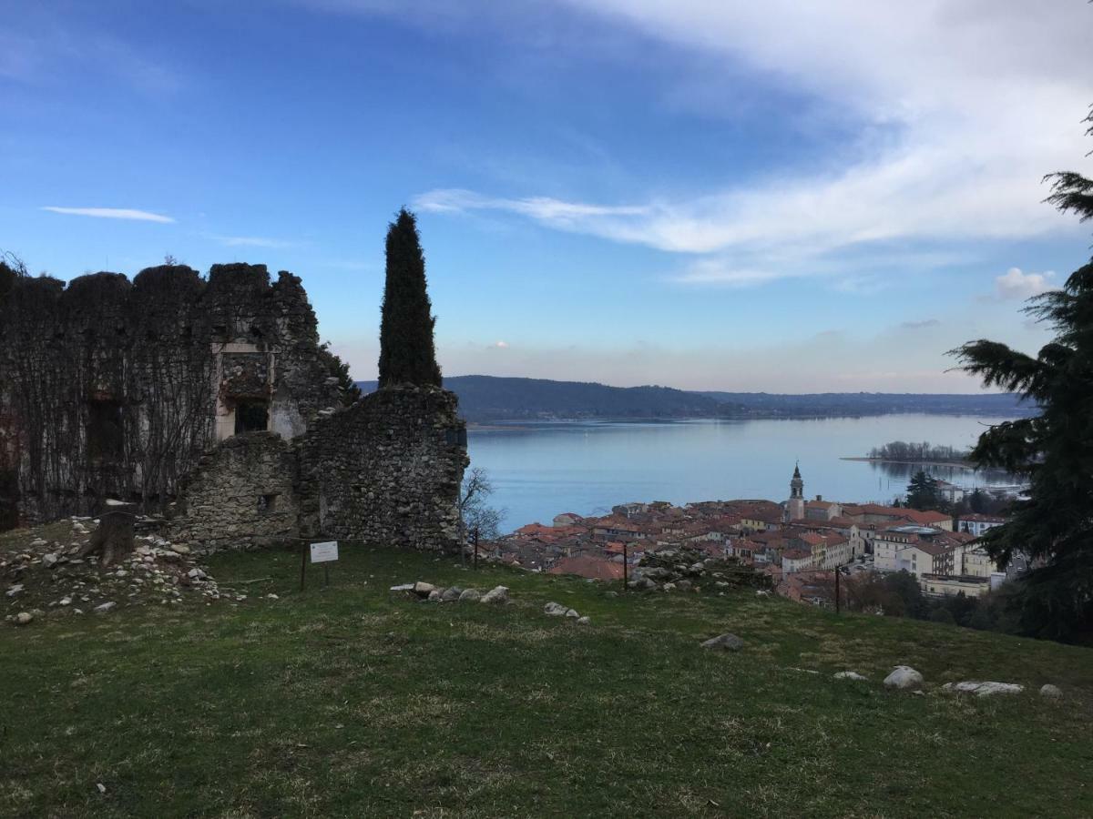 Casa Corte Alla Rocca อาโรนา ภายนอก รูปภาพ
